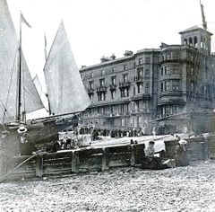 Queens-Hotel-and-beach.-1906.